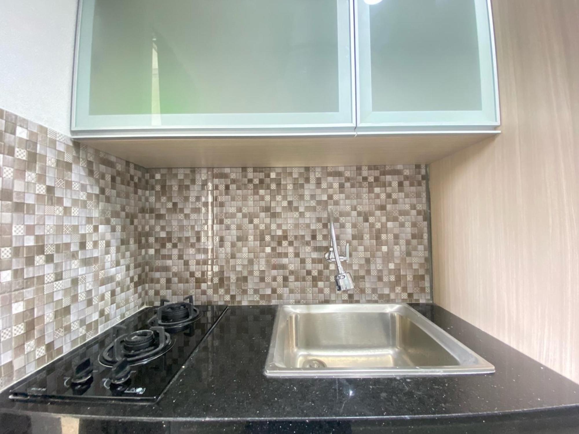Cozy 1br At Parahyangan By Travelio Apartemen